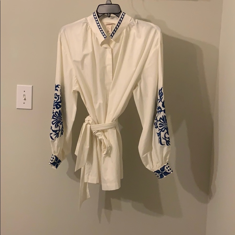 White puffy painter shirt. Never been worn